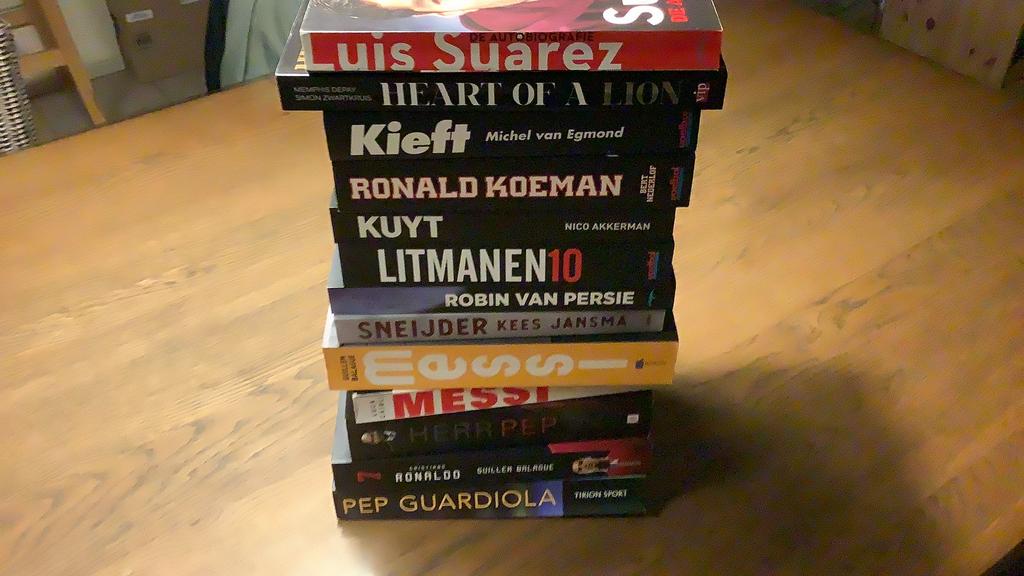 13 sportboeken over voetbal, Ophalen of Verzenden, Zo goed als nieuw, Balsport