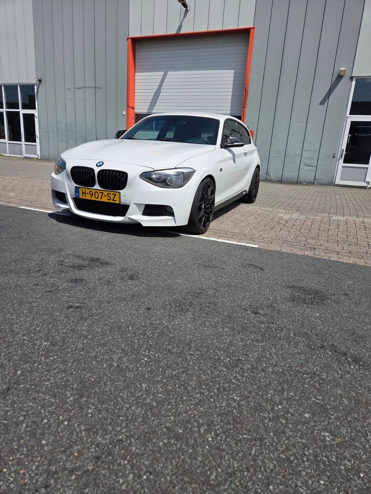BMW 1 Serie M Sport | Stage 1 | Apple CarPlay | 3-deurs, Auto's, Euro 5, Zwart, 4 cilinders, Wit