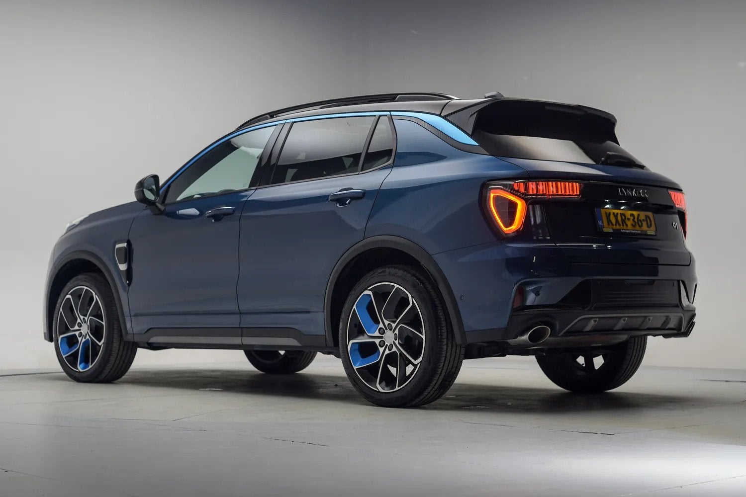 Lynk & Co 01 1.5 PHEV MY23 6,6kW Blauw [ SoH 96% | Zwarte he, Auto's, Automaat, Blauw, Bedrijf, Verwarmde buitenspiegels