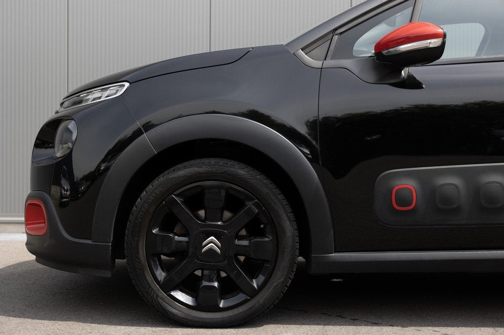Citroën C3 1.2 | SHINE | CAMERA | TREKHAAK | NAVI | CRUISE, Voorwielaandrijving, 1025 kg, 1199 cc, Zwart