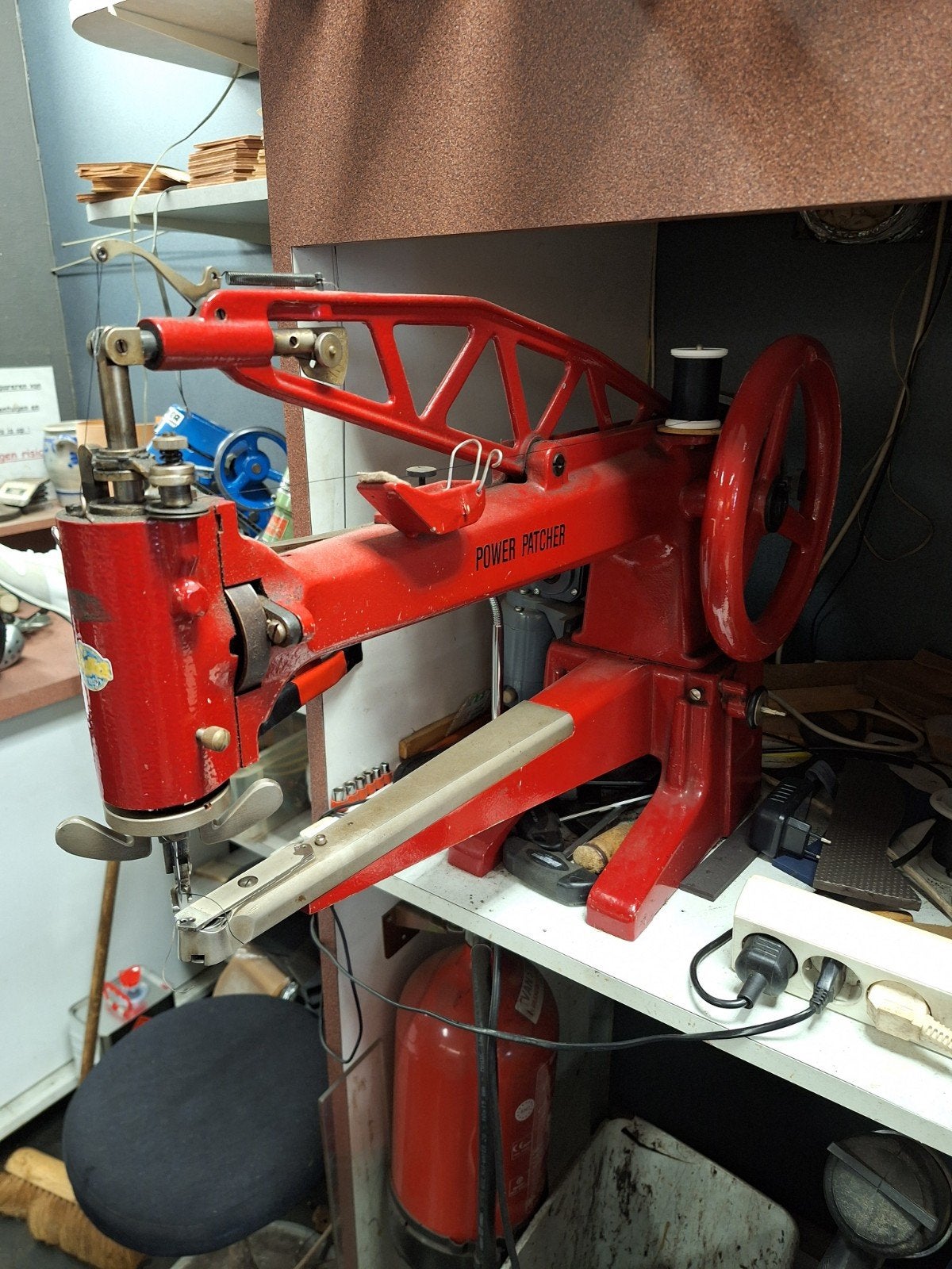 Industriële professionele naaimachine, Ophalen, Gebruikt