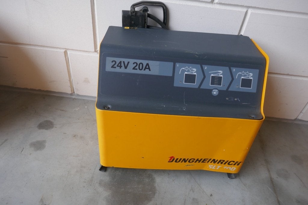Gebruikte lader palletwagen, stapelaar Jungheinrich 24volt 2
