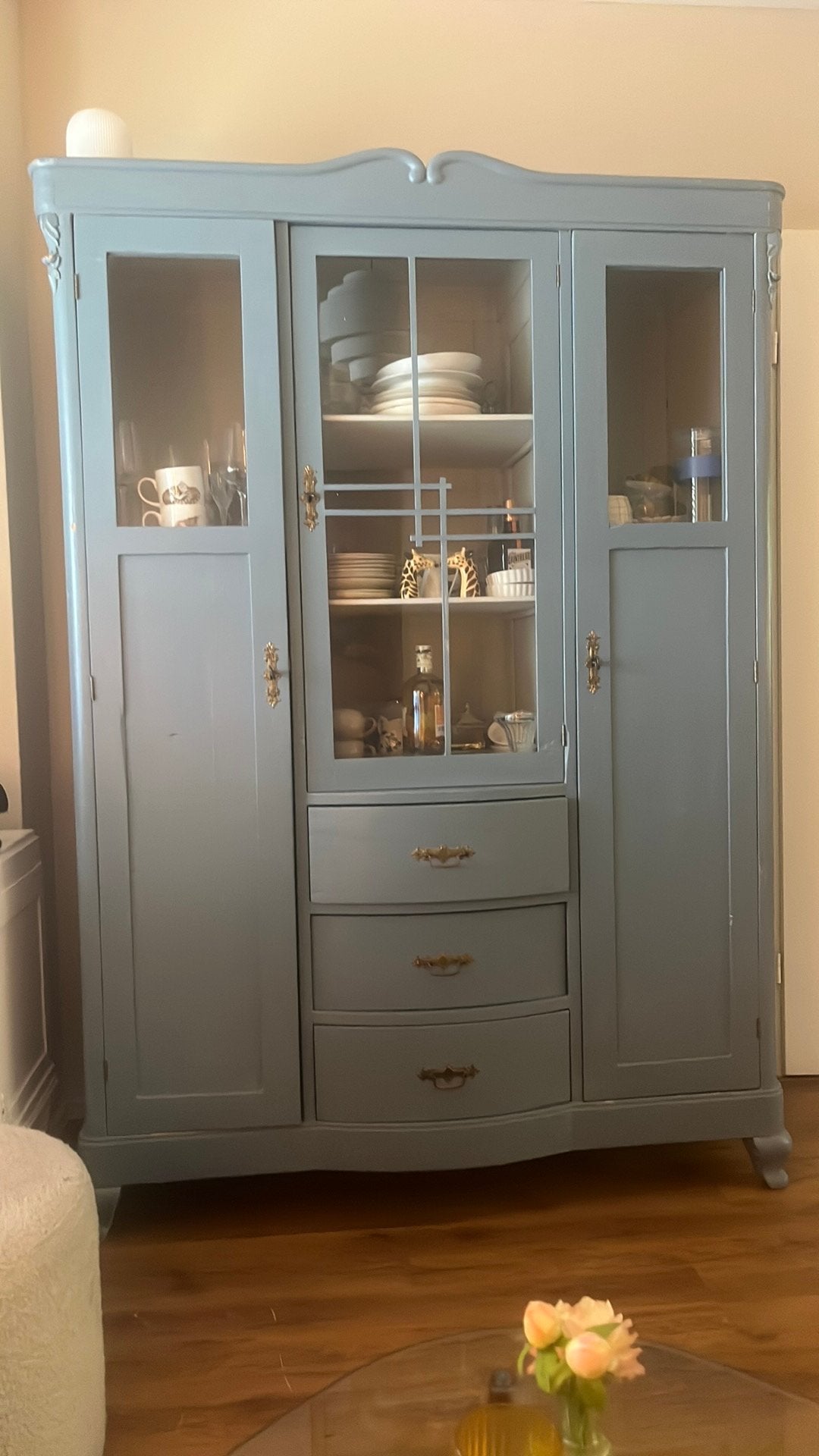 Vitrinekast blauw 130 cm breed, 54 cm diep en 190 cm hoog, Huis en Inrichting, Kasten | Vitrinekasten, Ophalen, 100 tot 150 cm