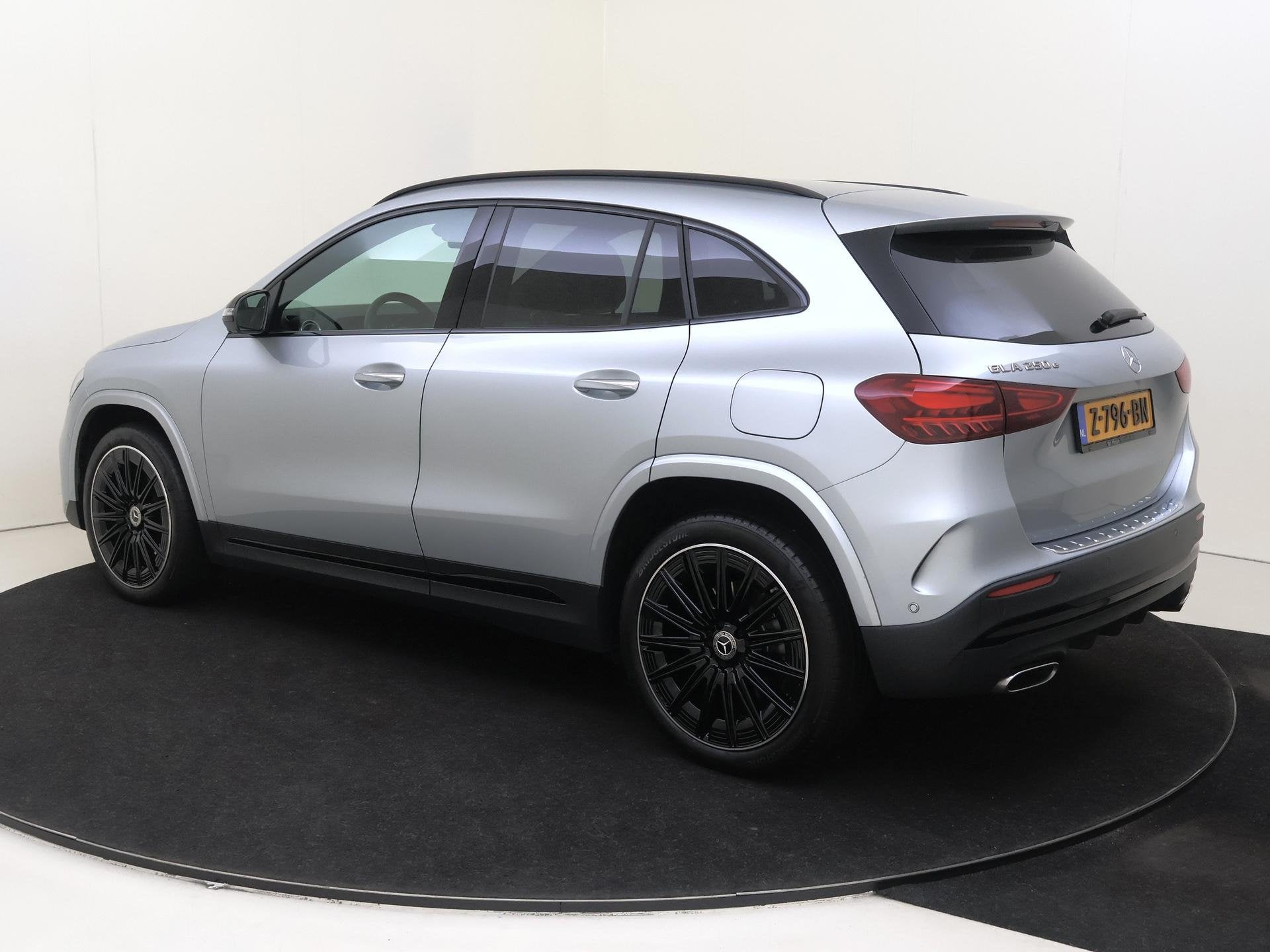 Mercedes-Benz GLA-klasse 250 e AMG Line / Night pakket/ 20"/, Auto's, Euro 6, 16 kWh, Bedrijf, Hybride Elektrisch/Benzine