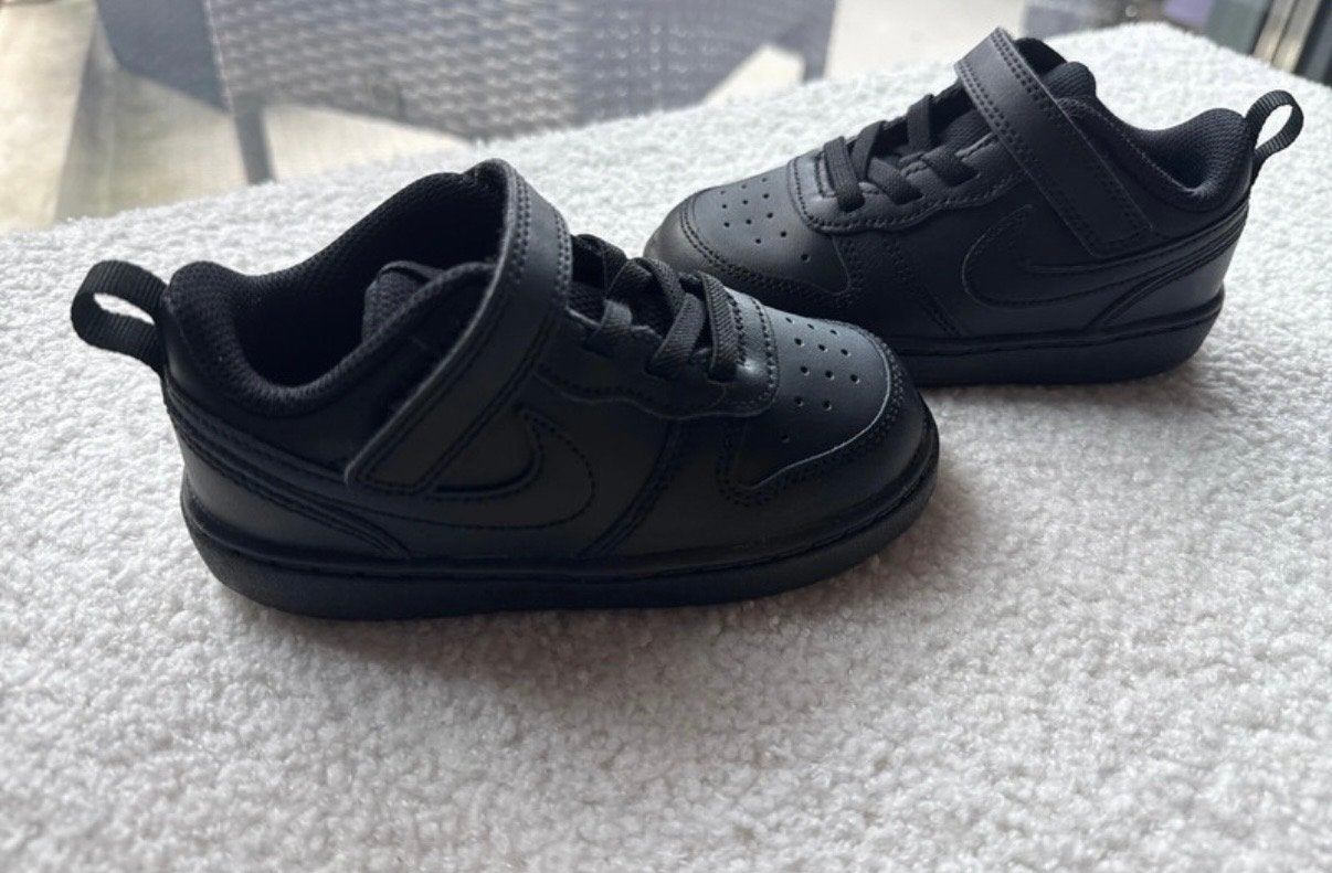 Nieuwe Nike sneakers maat 25 - Zwart, Ophalen of Verzenden, Nieuw, Jongetje