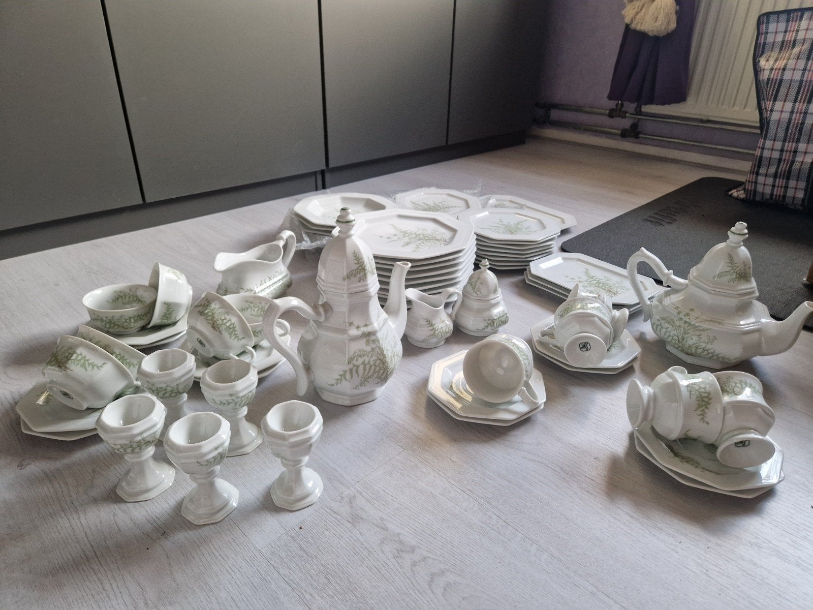 Leonardo Fougere Sommerfarm Servies, Huis en Inrichting, Ophalen, Zo goed als nieuw, Porselein, Overige stijlen