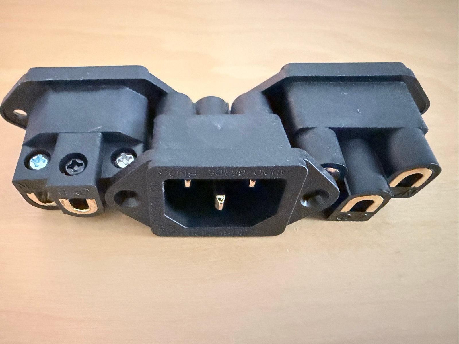 Furutech FI-06G IEC inlet - Nieuw en ongebruikt, Ophalen of Verzenden, Nieuw, Overige kabels