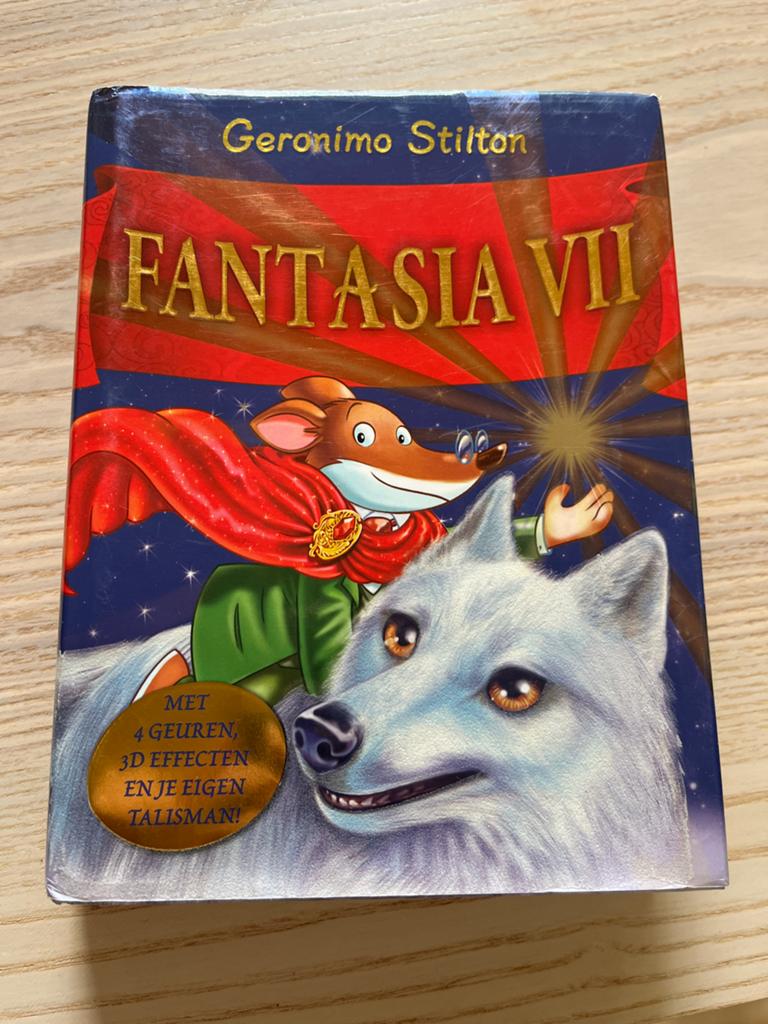 Geronimo Stilton Fantasia VII - Met geuren en 3D effecten, Boeken, Ophalen of Verzenden, Zo goed als nieuw, Fictie algemeen