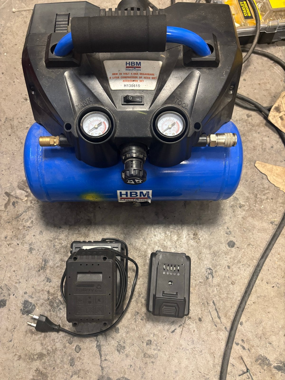 HBM draagbare compressor 6 liter op 36 Volt 4.0AH accu, Doe-het-zelf en Verbouw, Compressors, Gebruikt, 6 tot 10 bar, Ophalen of Verzenden