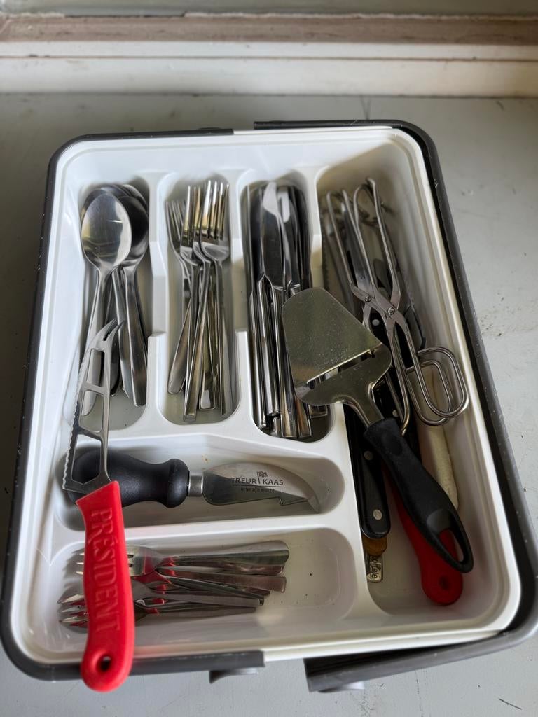 Bestekset met lade-organizer - RVS en kunststof bestek, Huis en Inrichting, Keuken | Bestek, Gebruikt, Bestekset, Rvs of Chroom