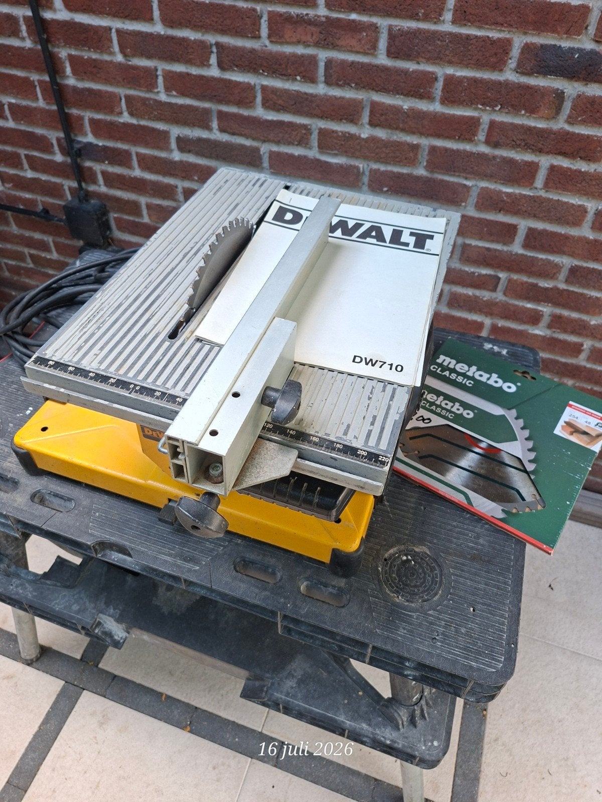 DeWalt DW710 Afkortzaag/Tafelzaag met extra zaagblad, Doe-het-zelf en Verbouw, Gereedschap | Zaagmachines, Ophalen, Gebruikt, DeWalt
