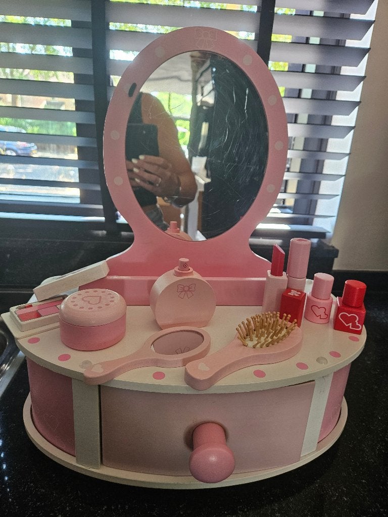 Playtive Make up tafel, Ophalen, Zo goed als nieuw, Meubelstuk of Keukentje