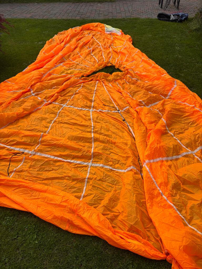 oranje Parachute doek., Sport en Fitness, Zweefvliegen en Paragliding, Ophalen, Zo goed als nieuw, Scherm