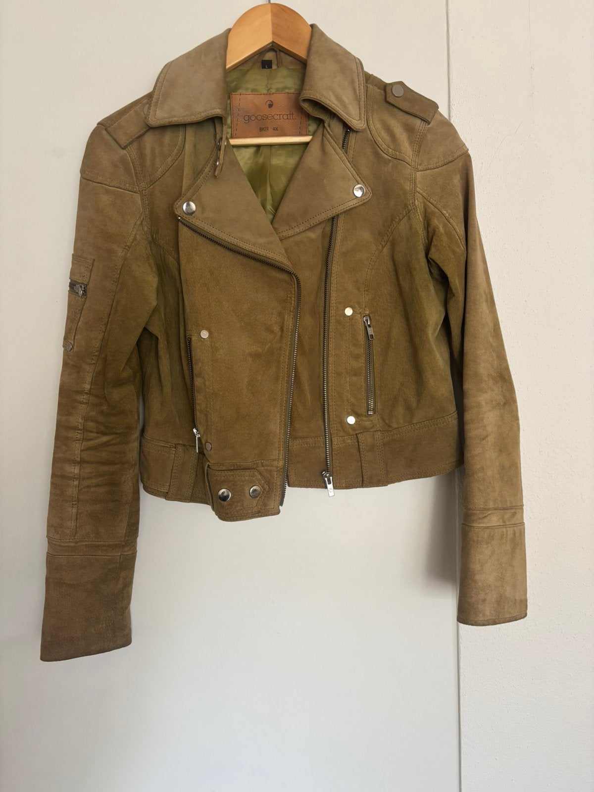 Olijfgroen Goosecraft bikerjack, maat L maar valt klein, Kleding | Dames, Jassen | Zomer, Ophalen of Verzenden, Zo goed als nieuw