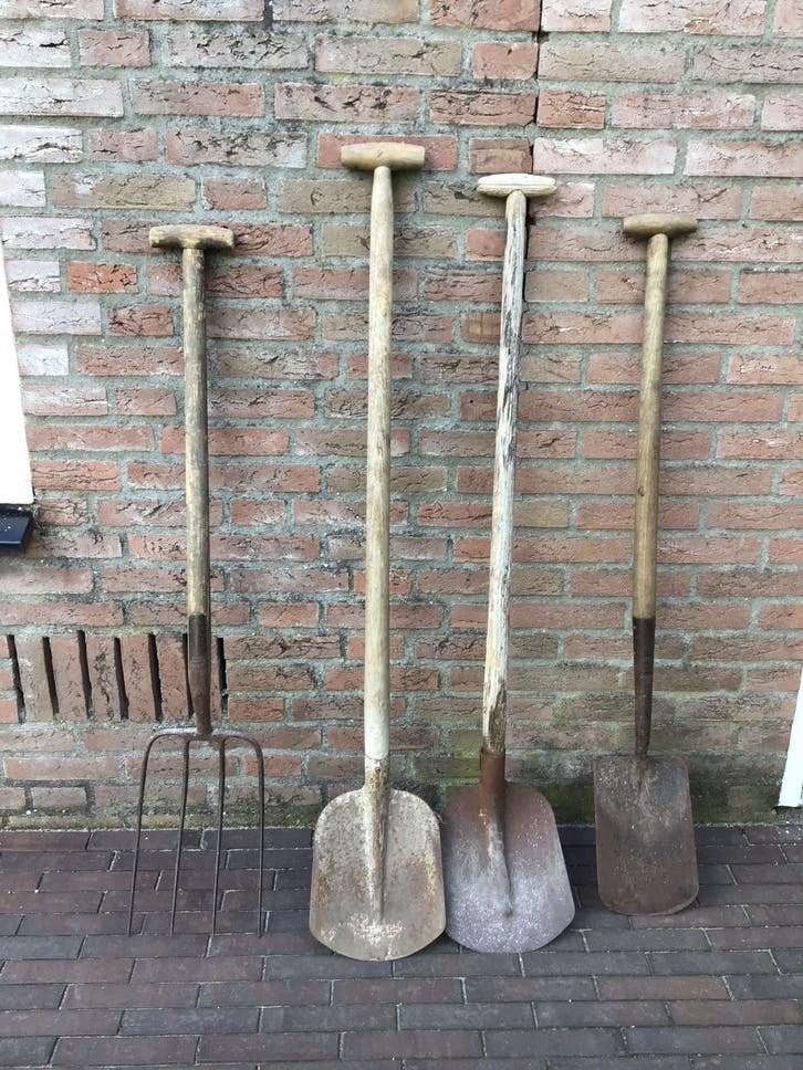Oude tuingereedschap: riek schoppen zijn weg., Antiek en Kunst, Antiek | Gereedschap en Instrumenten, Ophalen of Verzenden