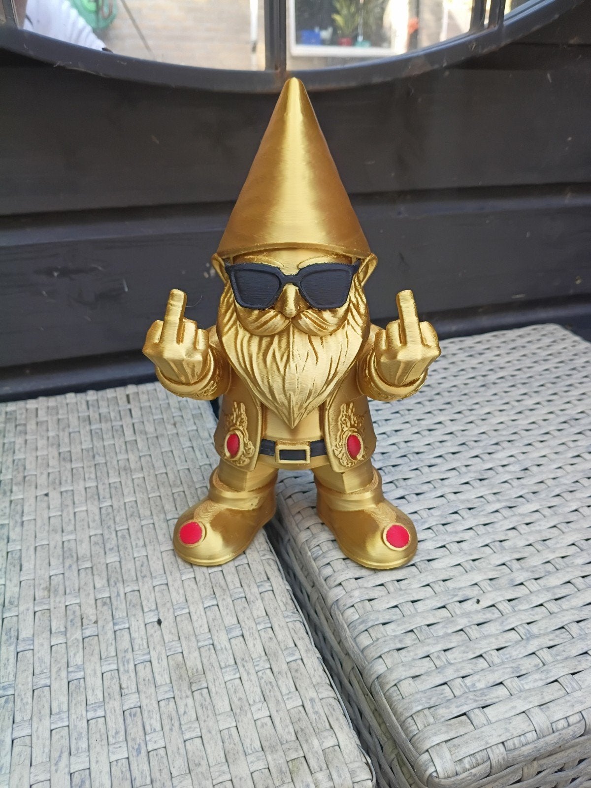Gouden Tuinkabouter met Zonnebril en Middelvinger 27cm, Ophalen of Verzenden, Nieuw, Fantasy