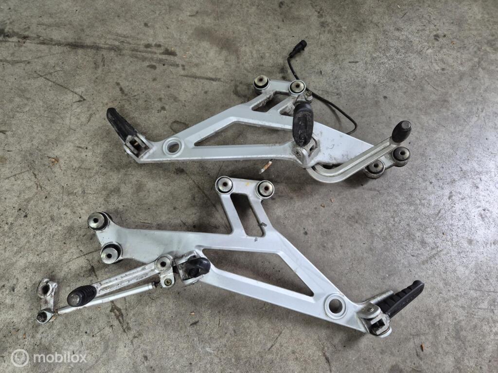 Voetsteun voetsteps brackets Monster 600 620 695 750 900 S4, Gebruikt, Factorystore.service@ducati.com, Ophalen of Verzenden, Via Antonio Cavalieri Ducati, 74/5, 74/6, 40132 Bologna BO