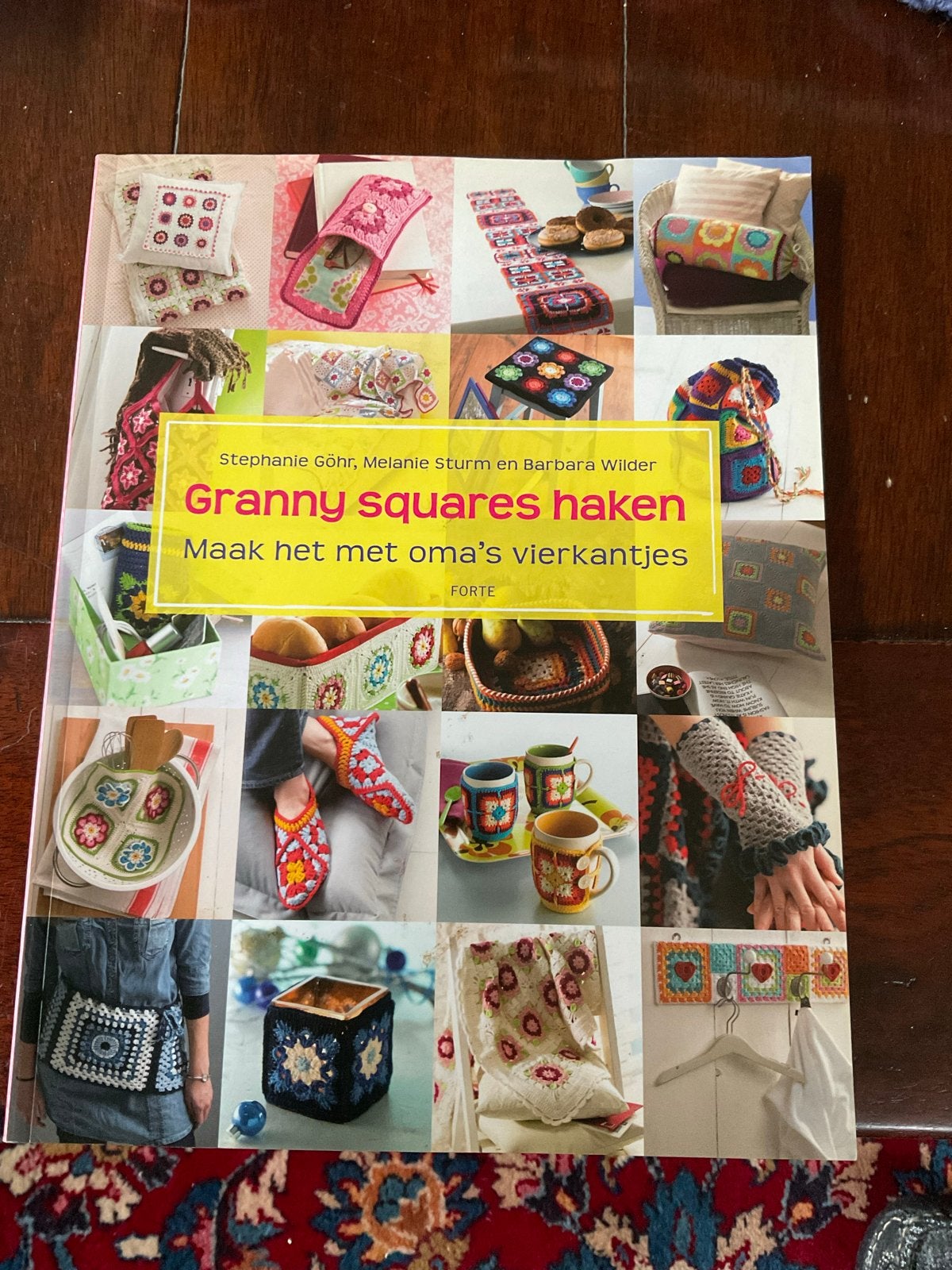 Granny Squares Haken: Maak het met oma's vierkantjes, Ophalen of Verzenden, Zo goed als nieuw, Breien en Haken