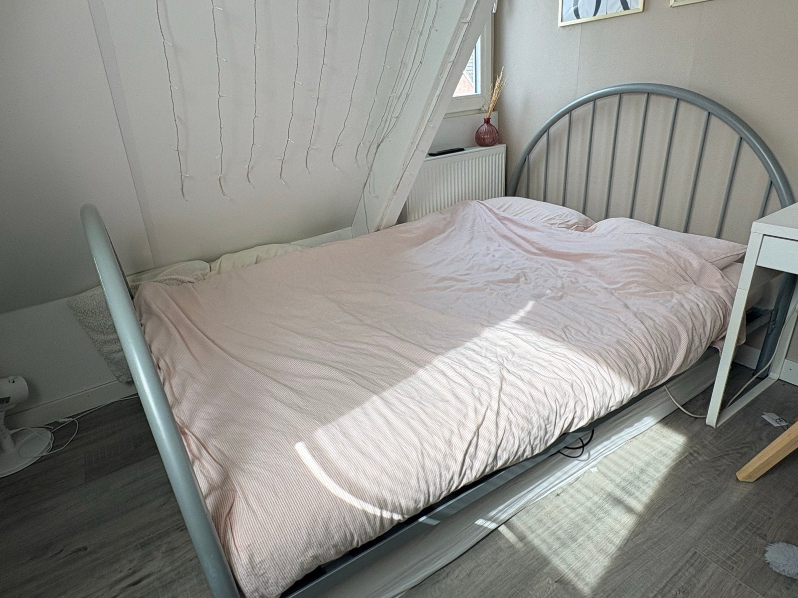 Grijs metalen bed 140x200 cm (excl. matras), Ophalen, Gebruikt, Tweepersoons, 140 cm