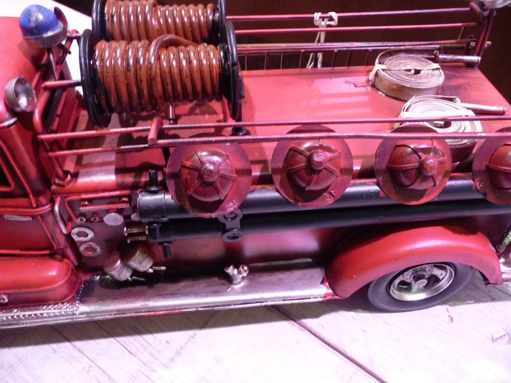 Nieuw blikken model rode brandweerauto merk Clayre & Eef., Antiek en Kunst, Ophalen of Verzenden, Object