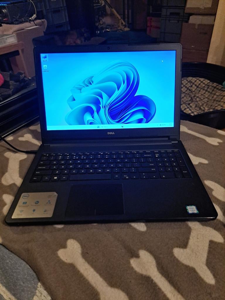 Dell Vostro 15 3000 i5-6200U 16GB RAM 256GB SSD Win 11, Computers en Software, Windows Laptops, Met videokaart, 2 tot 3 Ghz, Ophalen of Verzenden