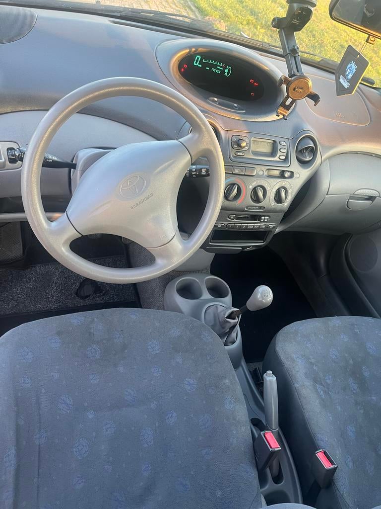 Toyota Yaris 1.0 16V Vvti 3DR 2001 Groen, Auto's, Toyota, Voorwielaandrijving, 4 cilinders, 400 kg, 68 pk