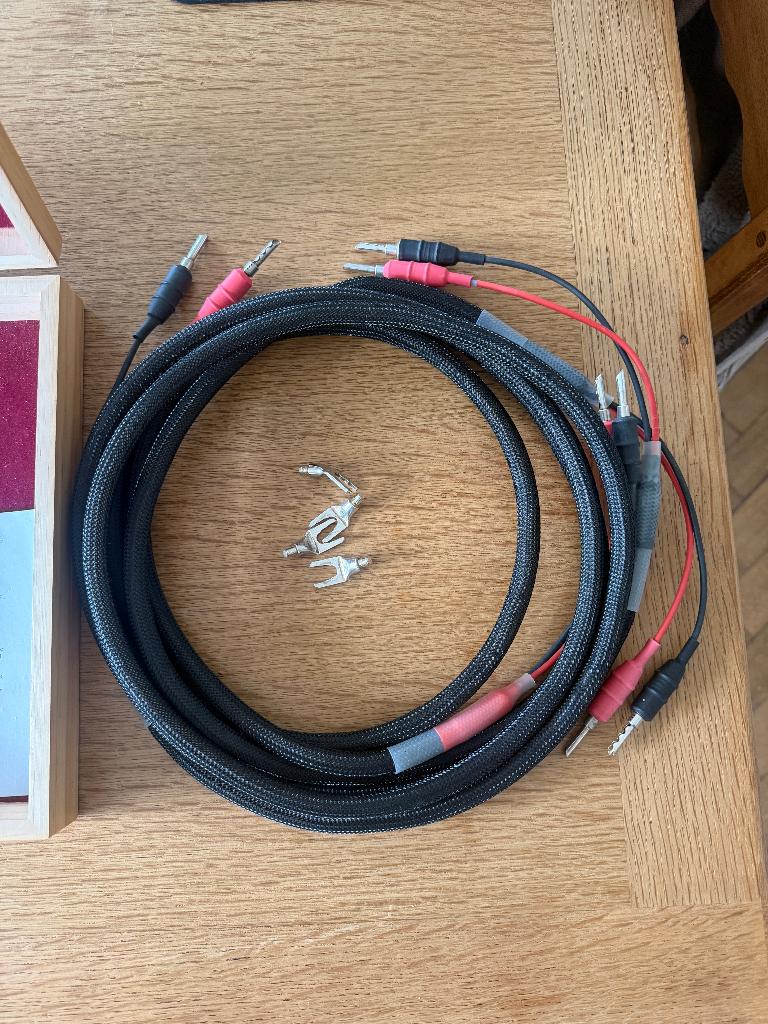 HP ASI Liveline Reference cables (2 x 2.40 metres), Ophalen of Verzenden, Zo goed als nieuw, 2 tot 5 meter, Luidsprekerkabel