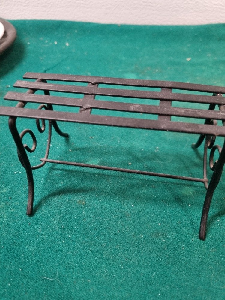 poppen bankjes / tafeltjes metaal, Verzamelen, Poppen, Ophalen of Verzenden, 'T Olde Gre-j, Info@toldegrej.nl, Endepoelstraat 20f Didam