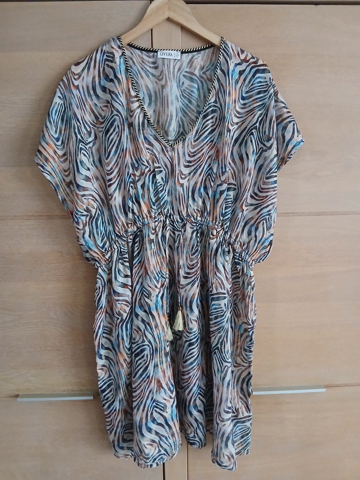 Nieuw  Livera Strandjurk met strijkgoed  maat L/XL, Maat 42/44 (L), Nieuw, Ophalen of Verzenden, Boven de knie