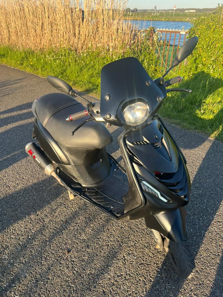 Piaggio Zip Iget E5, Fietsen en Brommers, Scooters | Piaggio, Zo goed als nieuw, Zip, Benzine, Ophalen of Verzenden