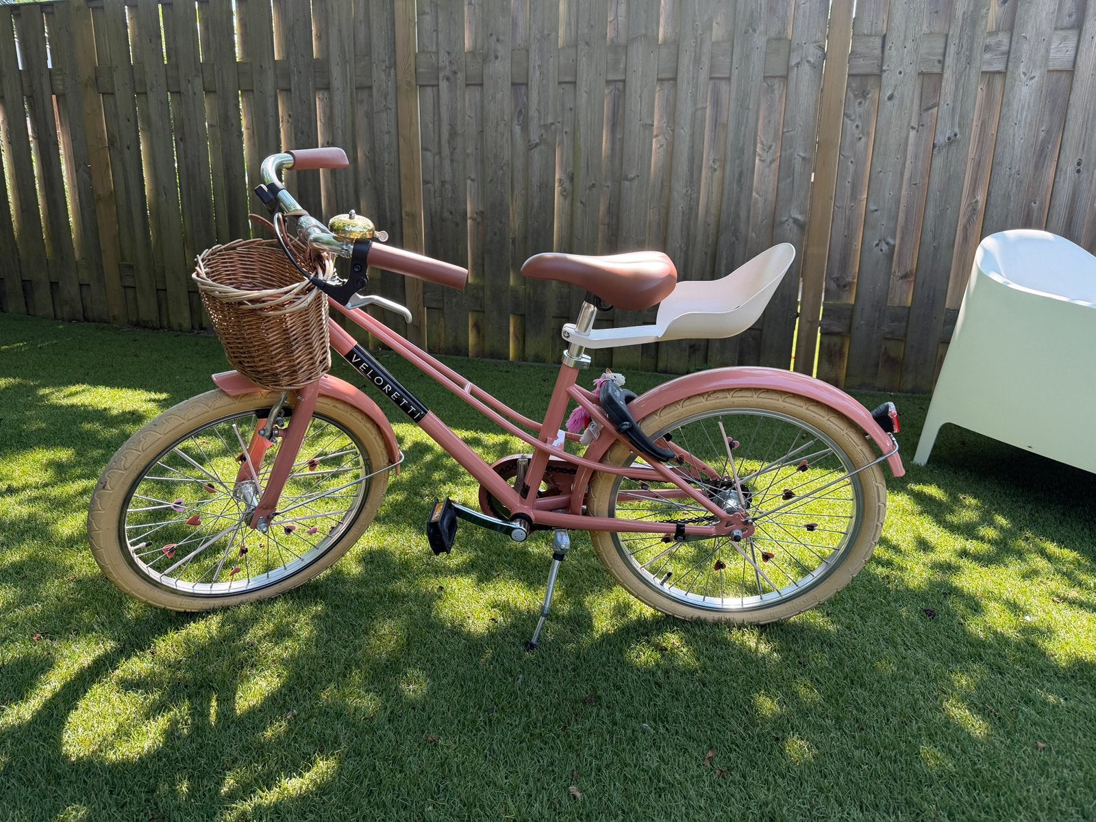 Junior blazing Salmon (roze) Veloretti 20 inch + accessoires, Fietsen en Brommers, Fietsen | Kinderfietsjes, Ophalen, Zo goed als nieuw