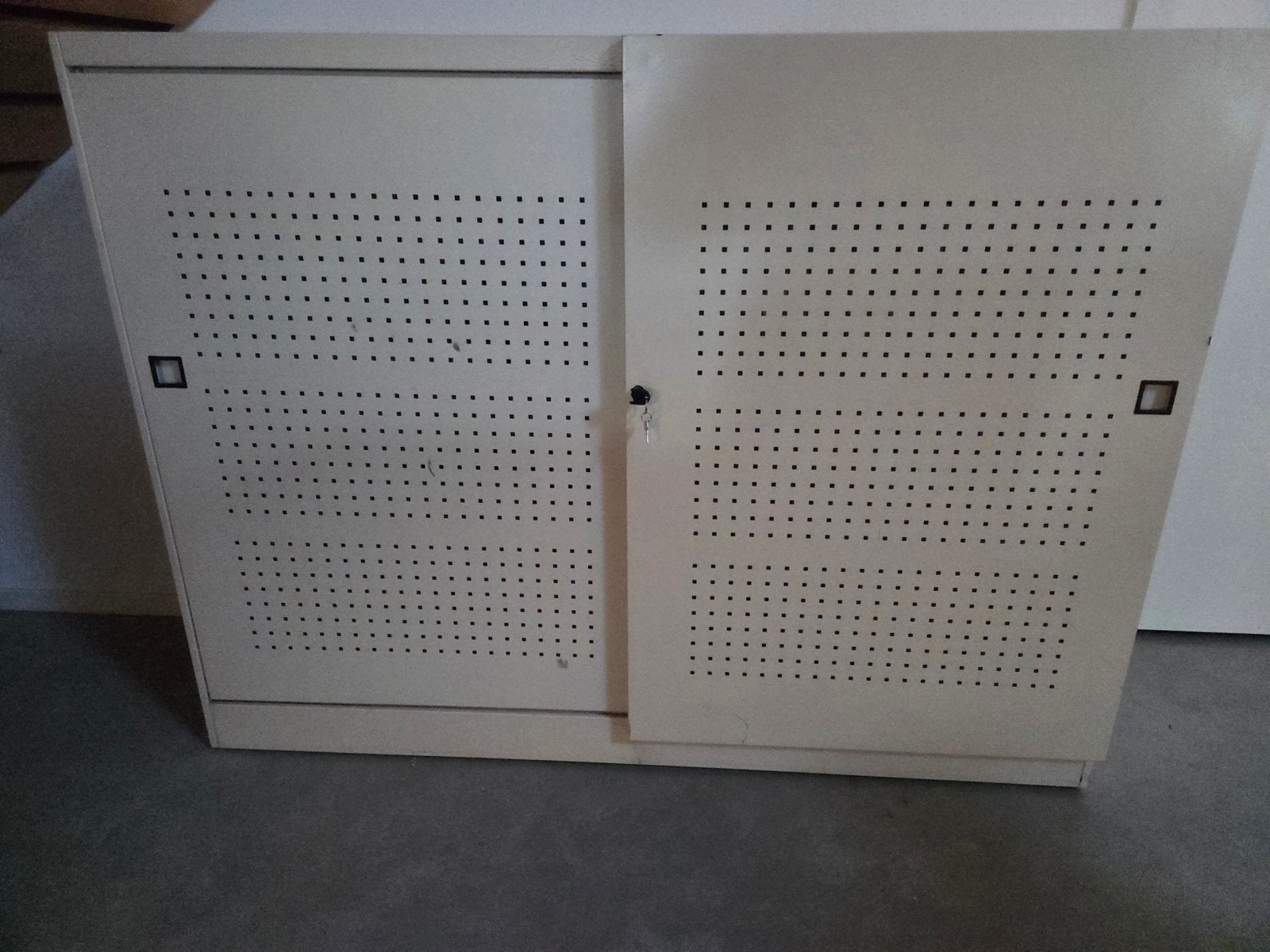 Metalen lage archiefkast met planken, Ophalen, Gebruikt, 100 tot 150 cm, 100 tot 150 cm