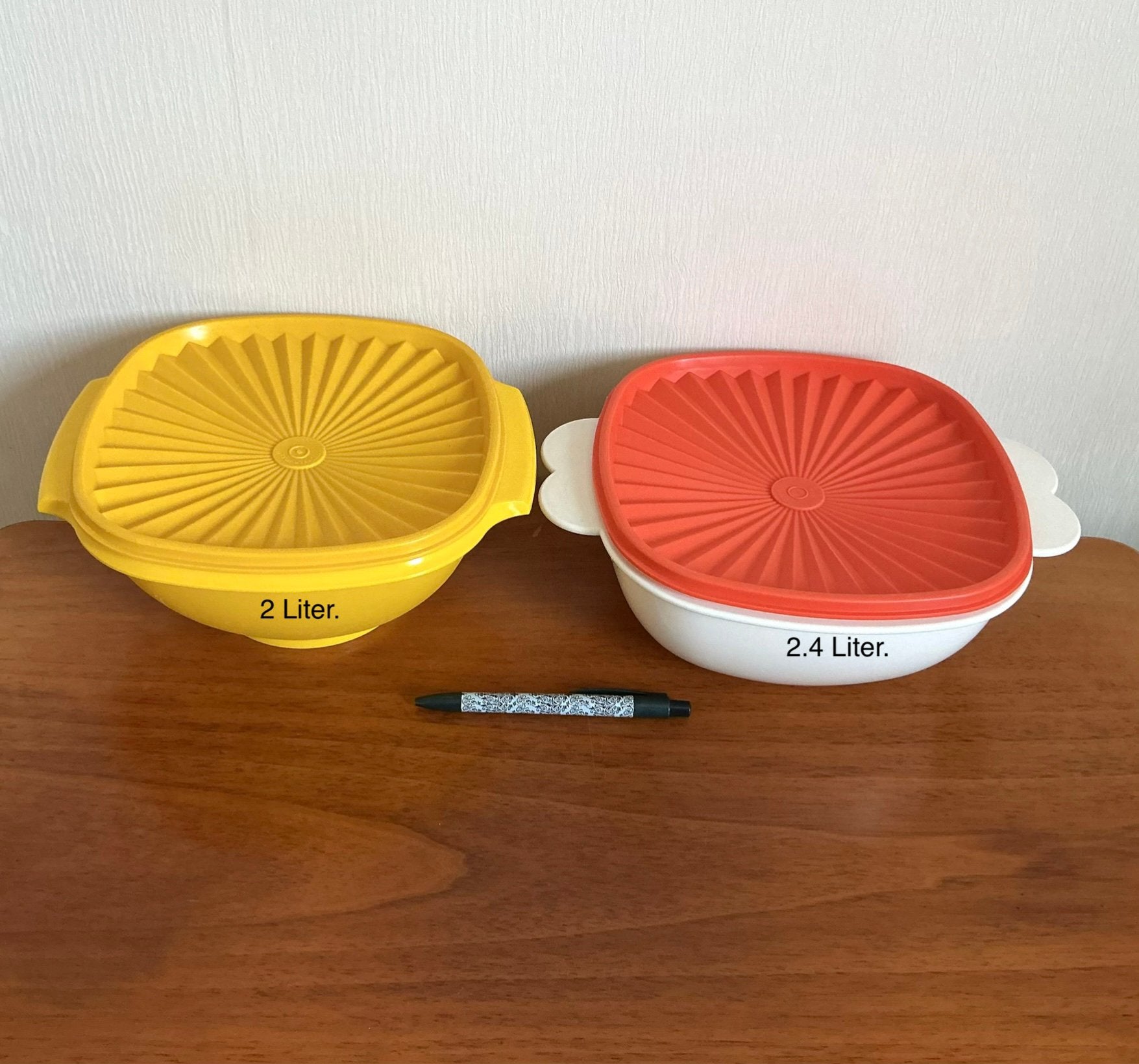 Tupperware 2 x Zonnedeksel met sterdeksel. 2.4  en 2 liter., Huis en Inrichting, Keuken | Tupperware, Ophalen of Verzenden, Zo goed als nieuw