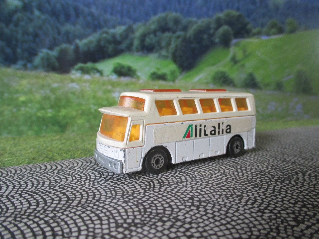 1:92 Airport Coach ALITALIA - Lesney Matchbox MB65 1984, Ophalen of Verzenden, Nieuw, Auto