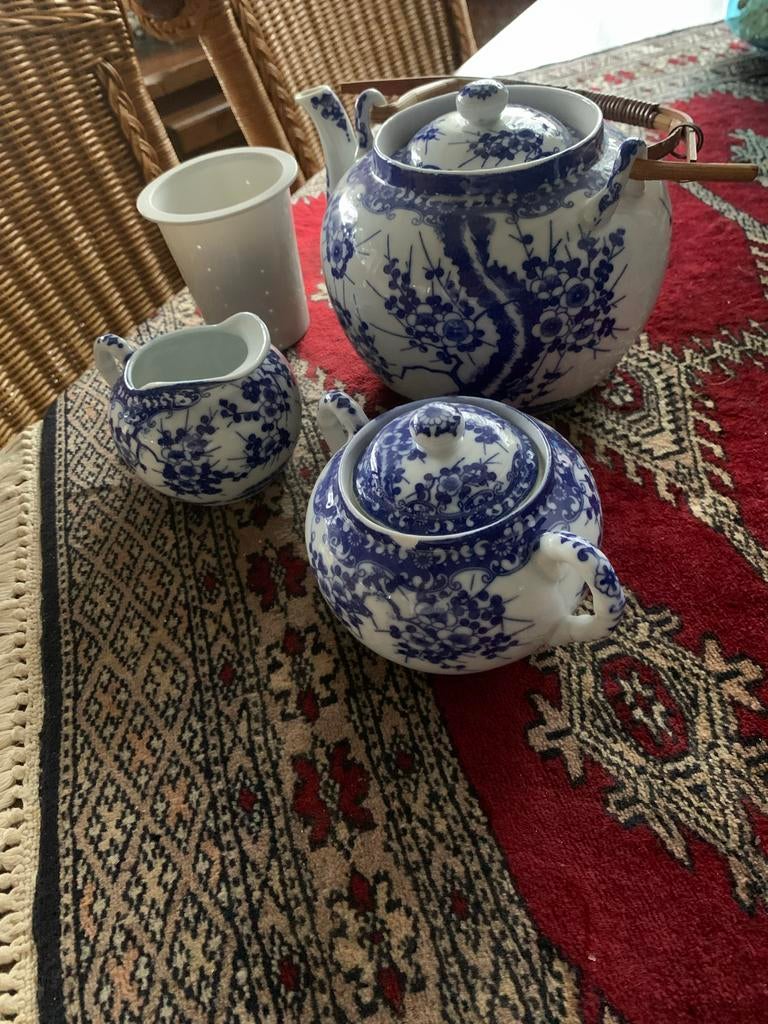 Antiek Chinees theeservies: theepot, suiker- en melkkan, Ophalen of Verzenden