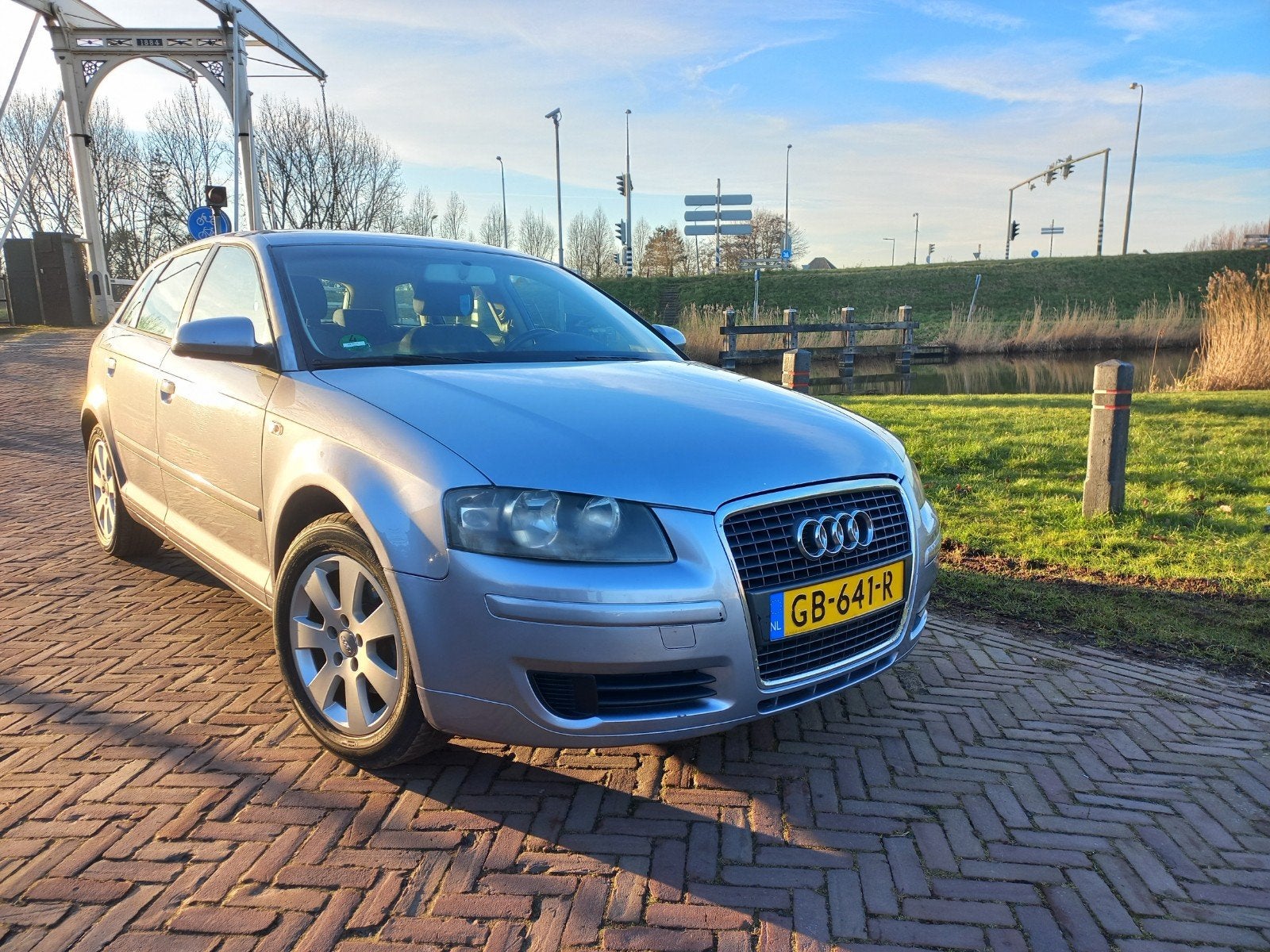 Audi- A3, Euro 5, Handgeschakeld, Zilver of Grijs, Hatchback