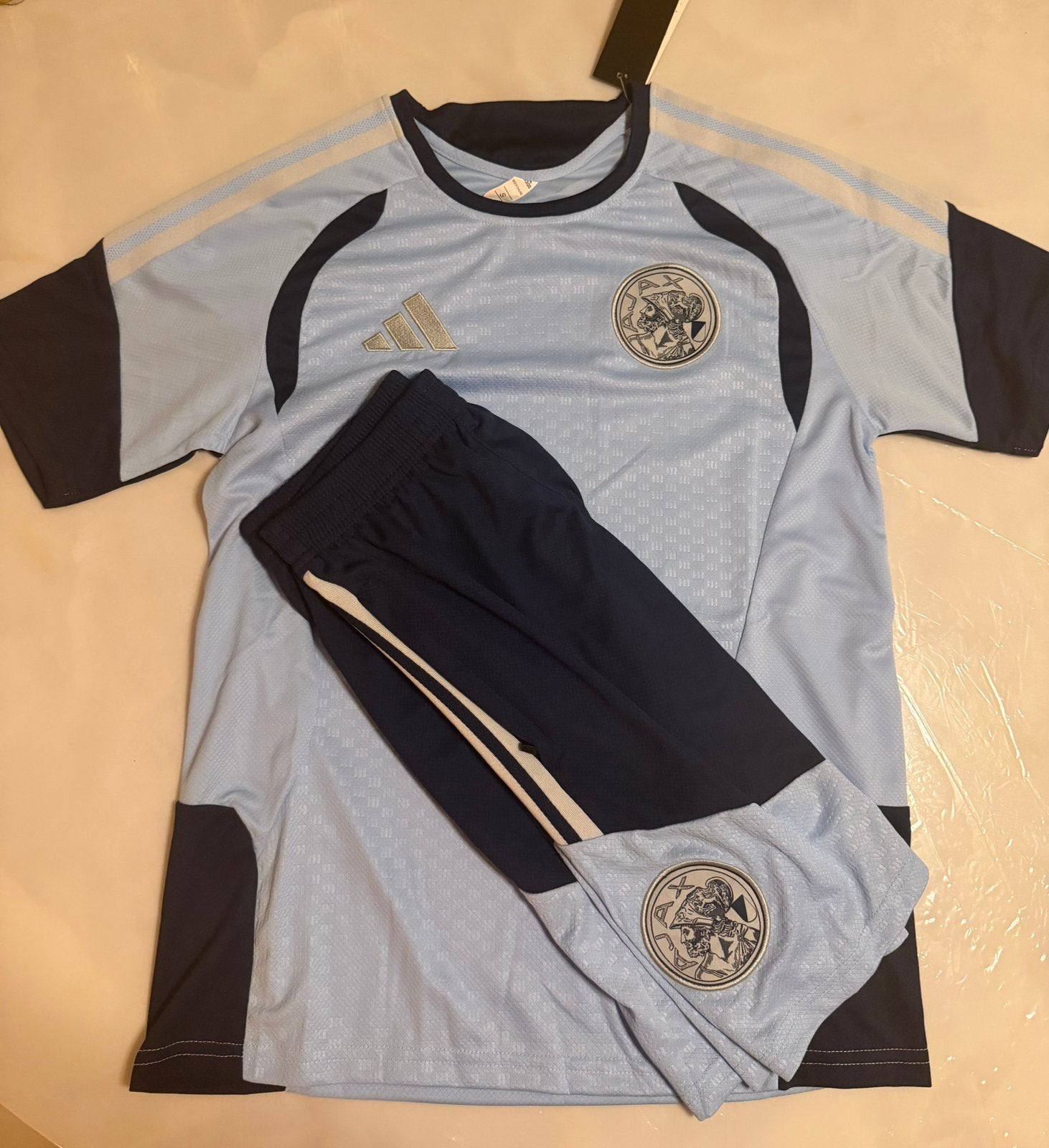 Ajax Trainingsset 2026/2027 Lichtblauw Volwassen S t/m XL, Maat XL, Ophalen of Verzenden, Zo goed als nieuw, Shirt