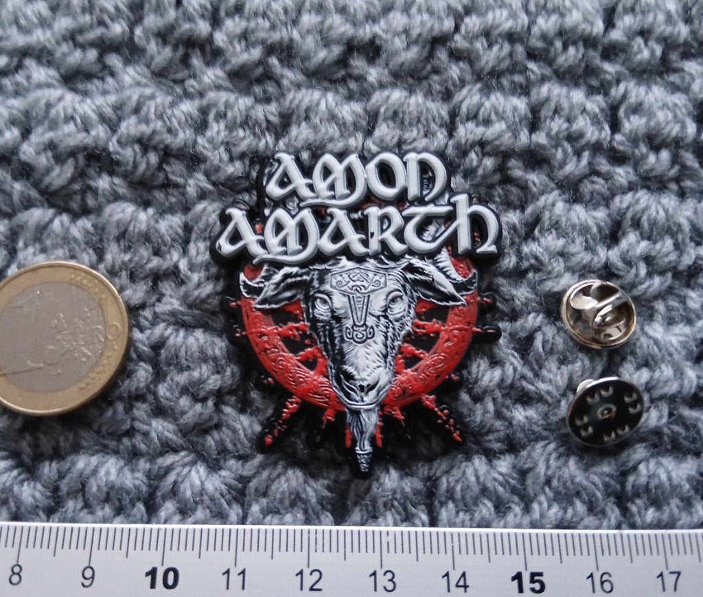 Amon Amarth zeer mooie 3d goat pin speld badge metal, Ophalen of Verzenden, Nieuw, Overige typen