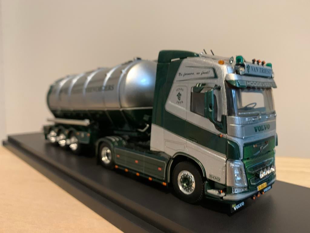 WSI Models van Triest Volvo FH 02-2443, Hobby en Vrije tijd, Modelauto's | 1:50, Ophalen of Verzenden, Nieuw, Bus of Vrachtwagen
