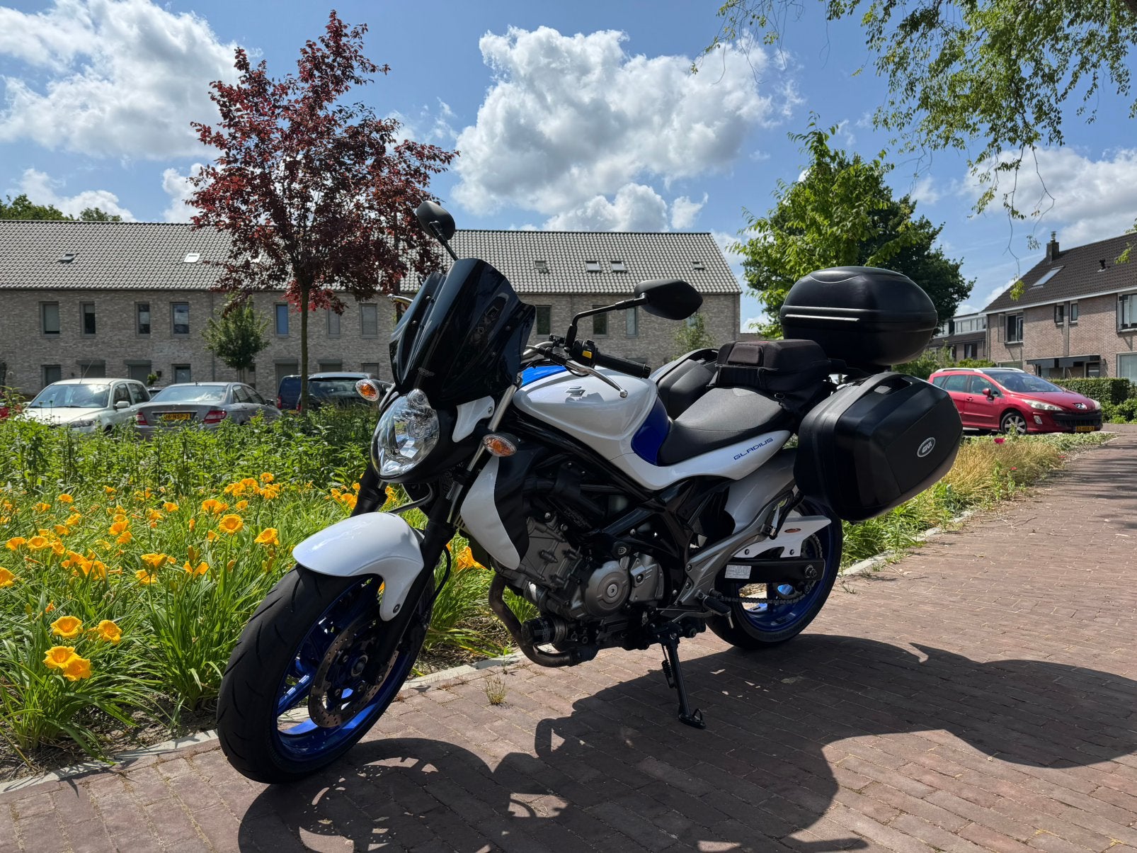Suzuki Gladius SFV650 ABS (2015) | 15.632 km | Wit/Blauw, Motoren, Motoren | Suzuki, Particulier, Naked bike, meer dan 35 kW, Motorrijbewijs A
