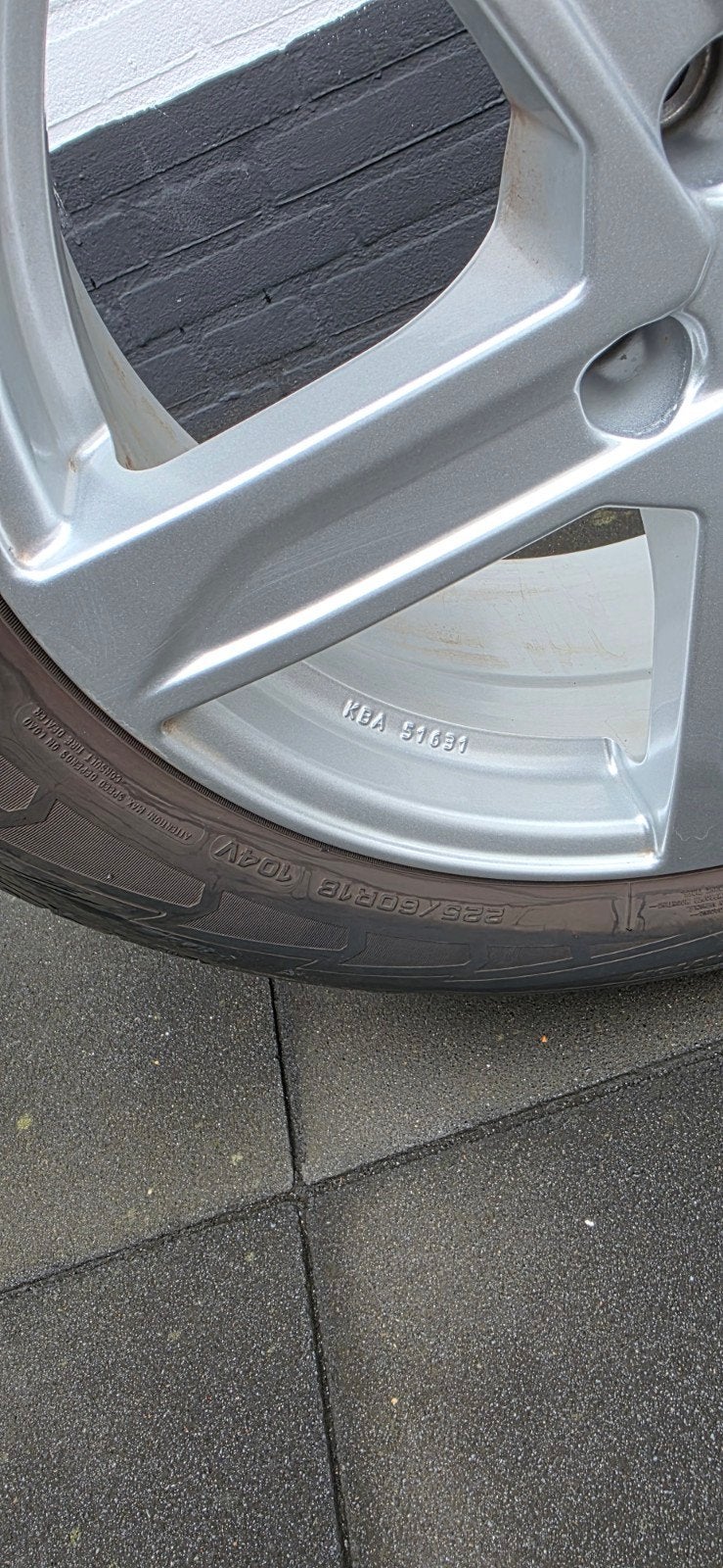 Foto 20 van Winterbanden op lichtmetalen velgen 225/60 R18 104V