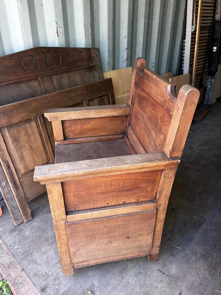 Stoel met kast, Ophalen