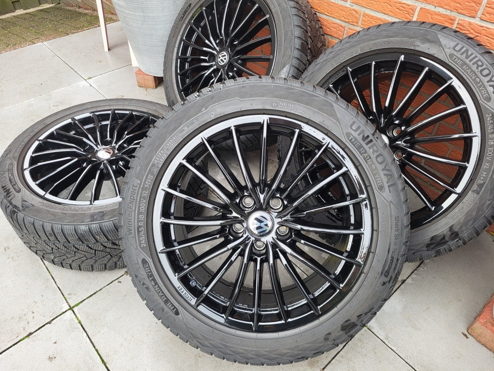 Volkswagen Passat /Arteon velgen 245/45/18 inch met winterba, 18 inch, 245 mm, Banden en Velgen, Nieuw