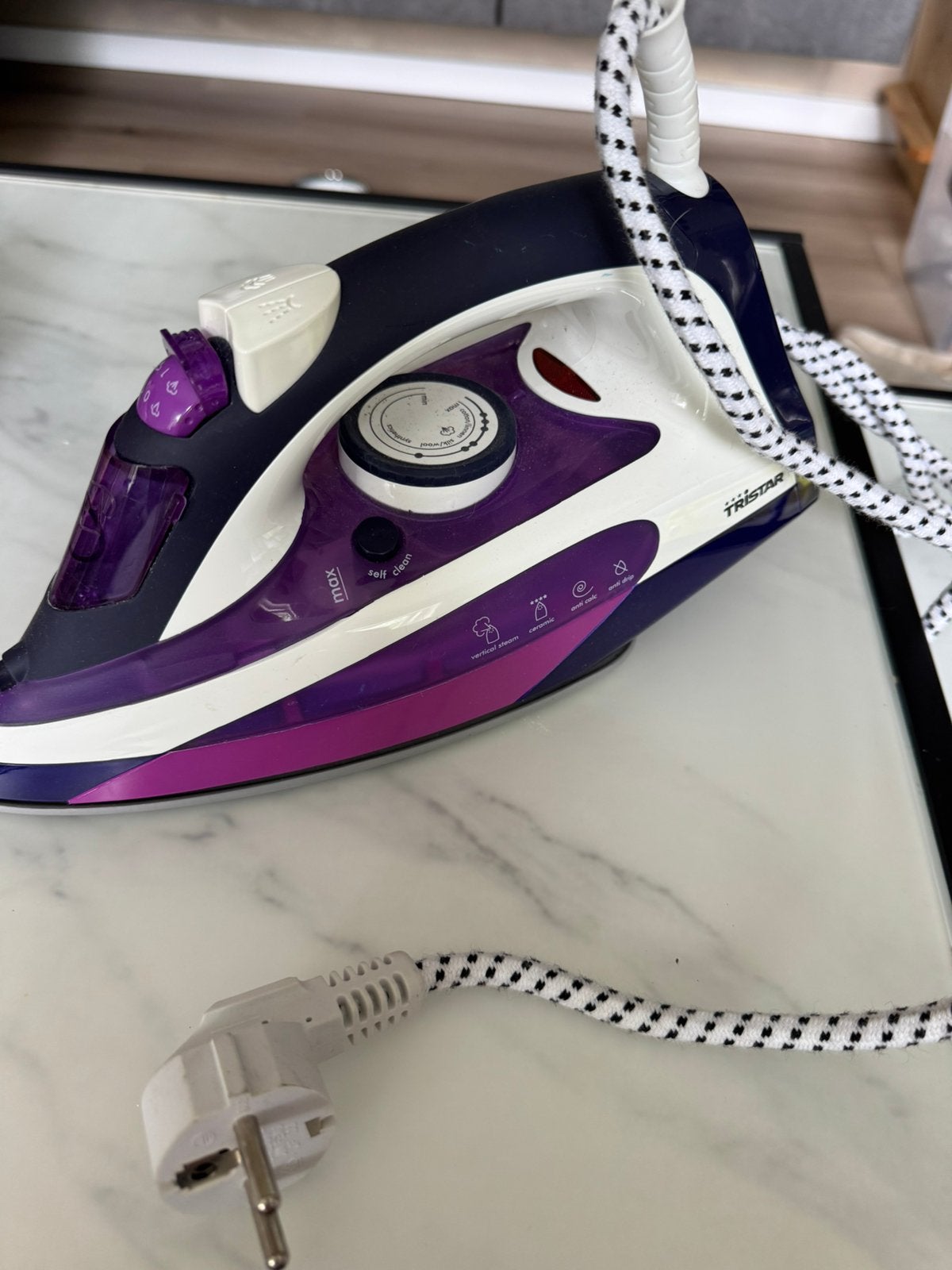 Strijkijzer: Tristar steam iron, Witgoed en Apparatuur, Strijkijzers en Strijkplanken, Ophalen, Zo goed als nieuw, Strijkijzer met snoer