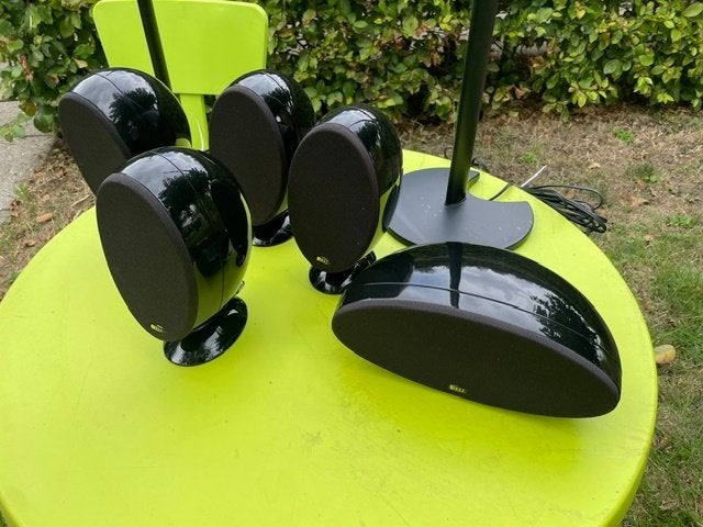 Kef set van vier eitjes, center-speaker en 2 x statief, Audio, Tv en Foto, Ophalen, Zo goed als nieuw, 60 tot 120 watt, Surroundset