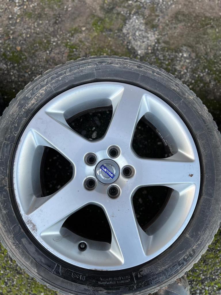 Volvo 17 inch velgen met winterbanden 215/50 R17, Ophalen, Banden en Velgen, 17 inch, Winterbanden
