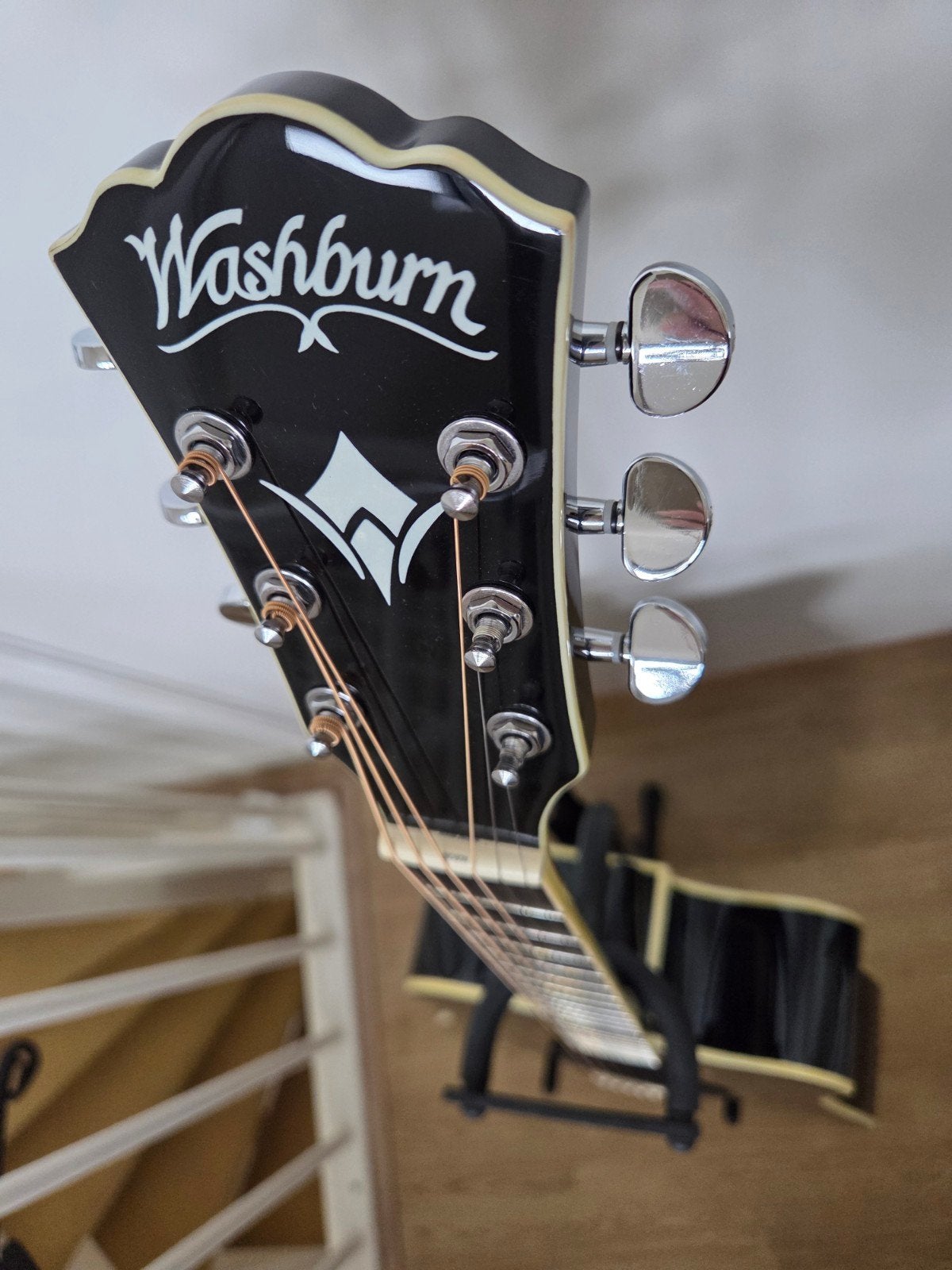 Washburn gitaar zo goed als nieuw, compleet met accessoires, Ophalen, Zo goed als nieuw, Western- of Steelstringgitaar, Met koffer