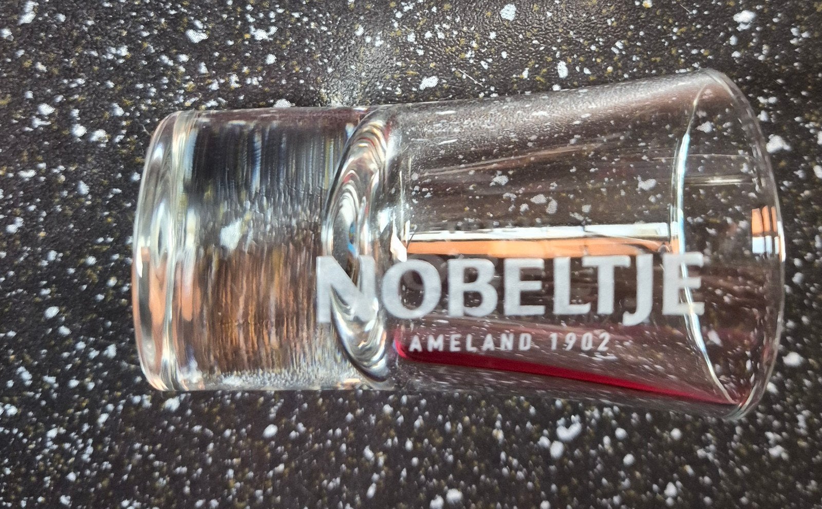 Nobeltje Borrelglas, Ophalen of Verzenden, Zo goed als nieuw, Borrel- of Shotglas