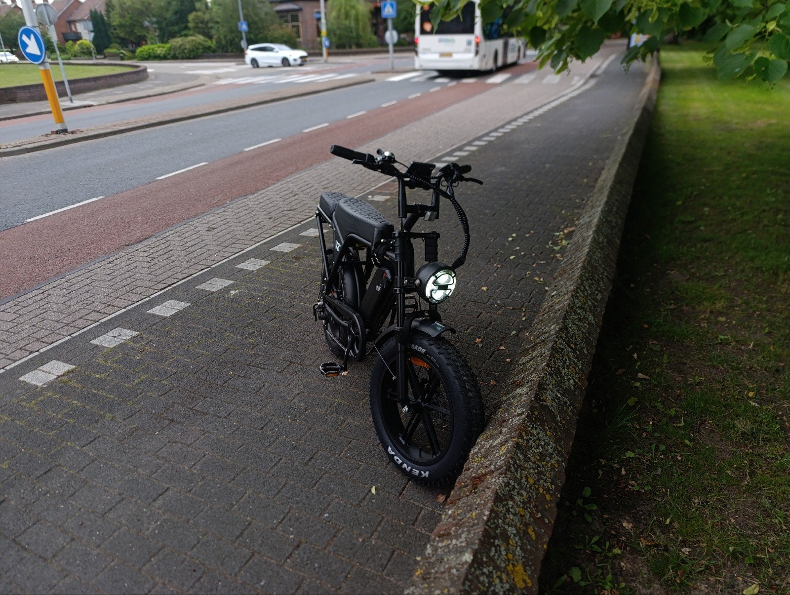 Crossboss v8 Black Basic-Weinig gebruikt, Ophalen, Zo goed als nieuw, 30 tot 50 km per accu, Overige merken