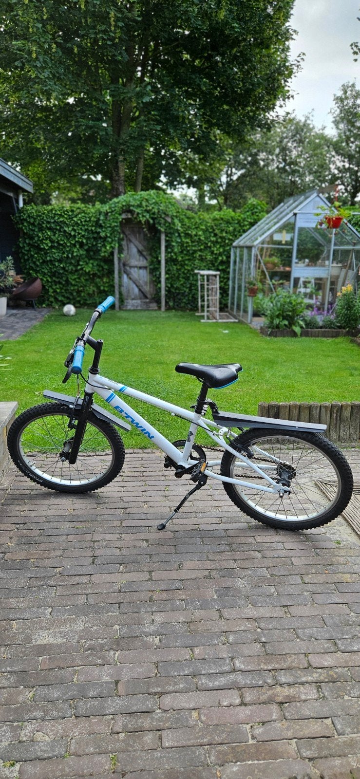 B'Twin 20 inch kinderfiets - Wit/Blauw, Ophalen, 20 inch of meer, Gebruikt, Velgrem